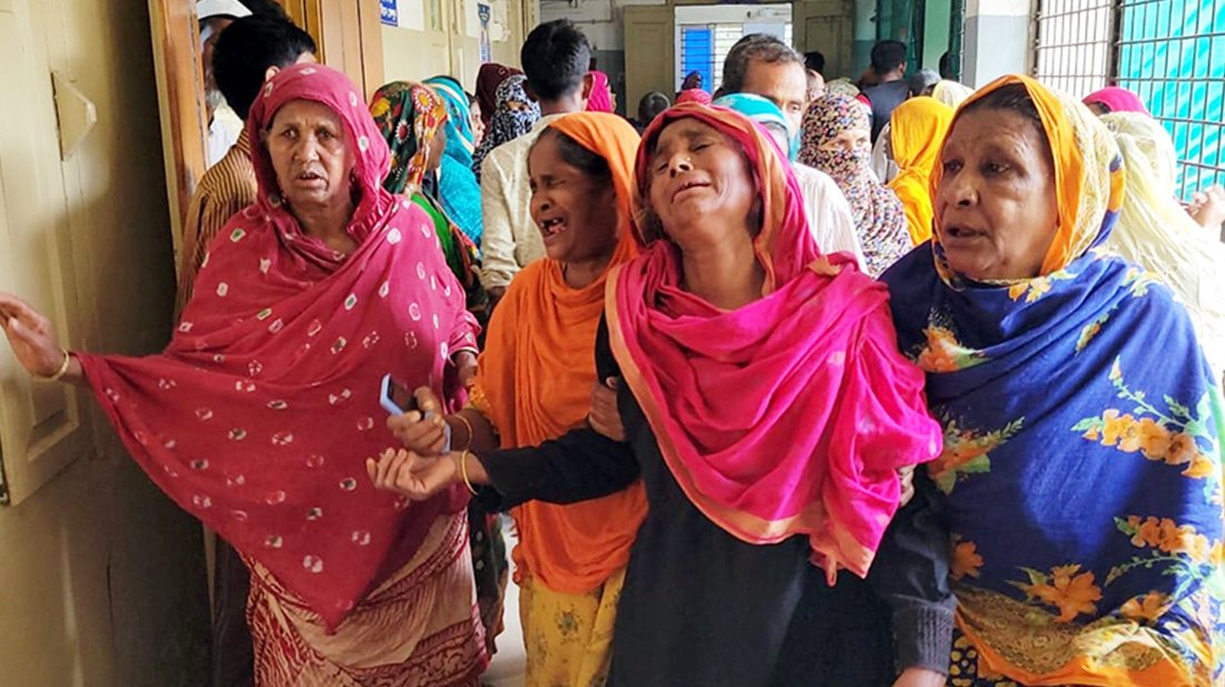 প্রতিবেশীর স্ত্রীর সঙ্গে মোবাইল ফোনে কথা বলায় যুবককে পিটিয়ে হত্যা